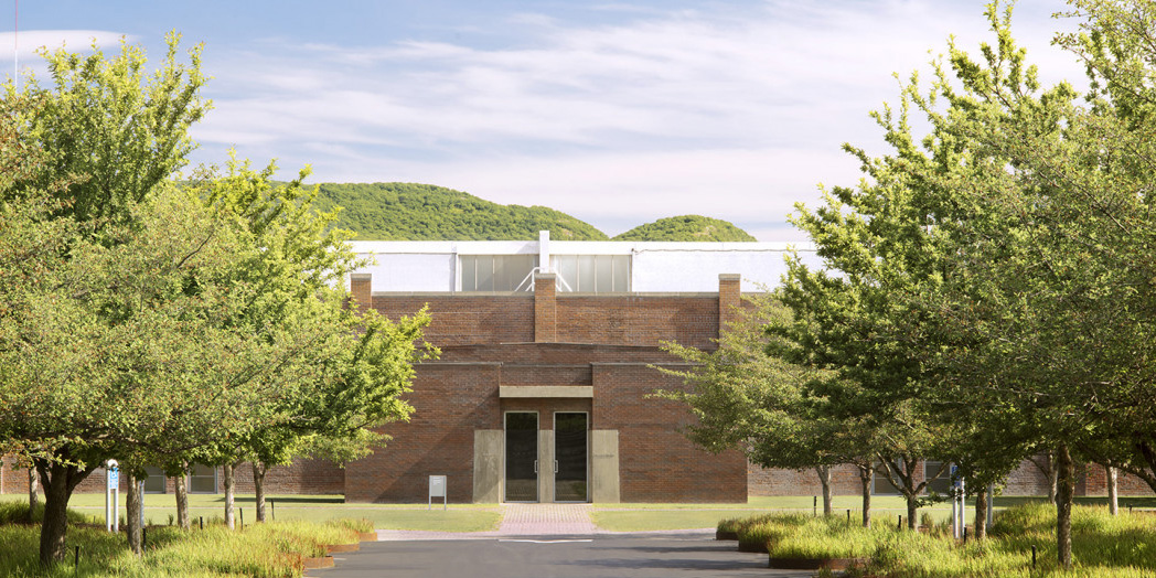 A front shot of the DIA:Beacon