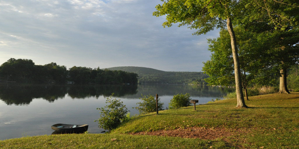 A Photo of a lake at Lake Waramaug State Park.