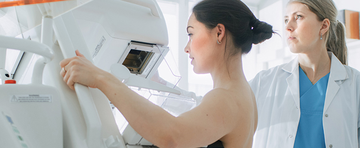 patient gets mammography screening