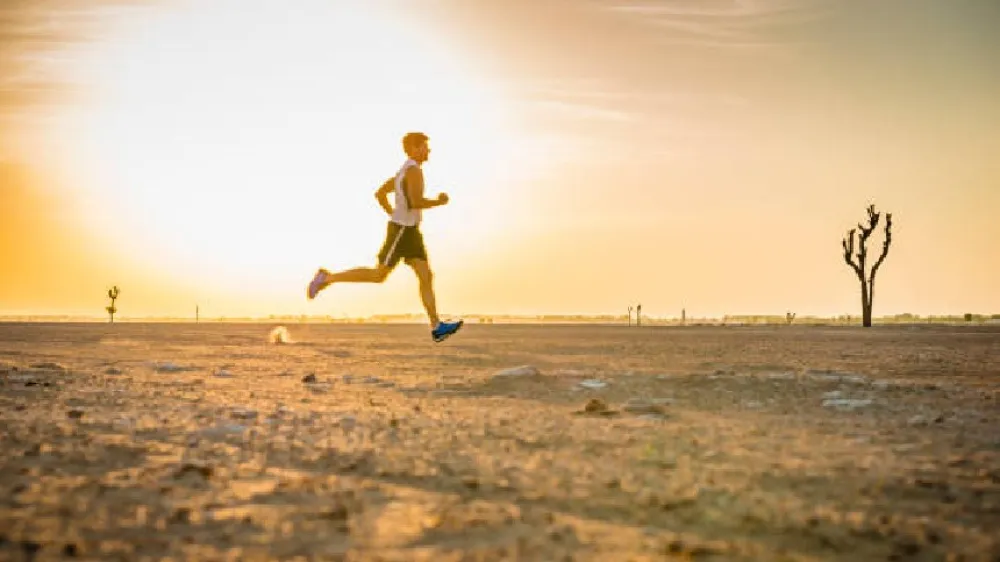 Man running in the desert 860x484