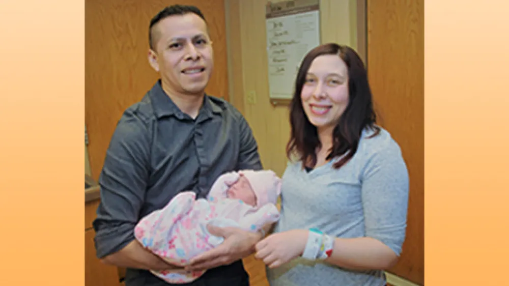 article-couple-with-baby