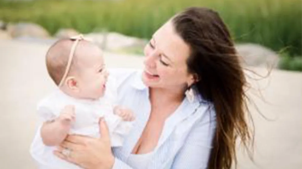 article-mother-with-child